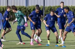 开云体育在线-球队集体发力攻防兼备，欧洲足球比赛展现魅力