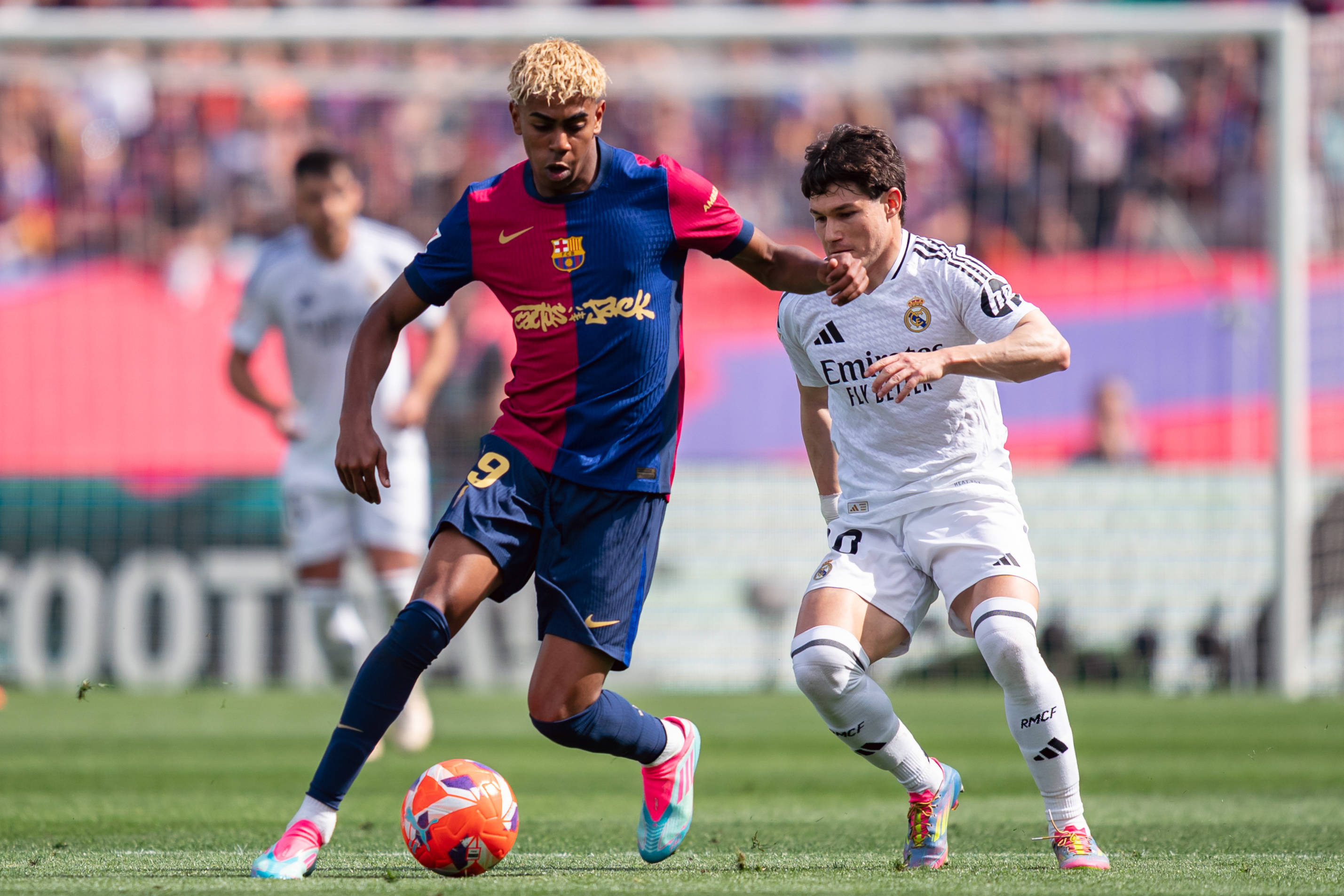 皇家马德里和巴塞罗那将在西甲最后一轮争夺冠军 皇家马德里和巴塞罗那将在西甲最后一轮争夺冠军