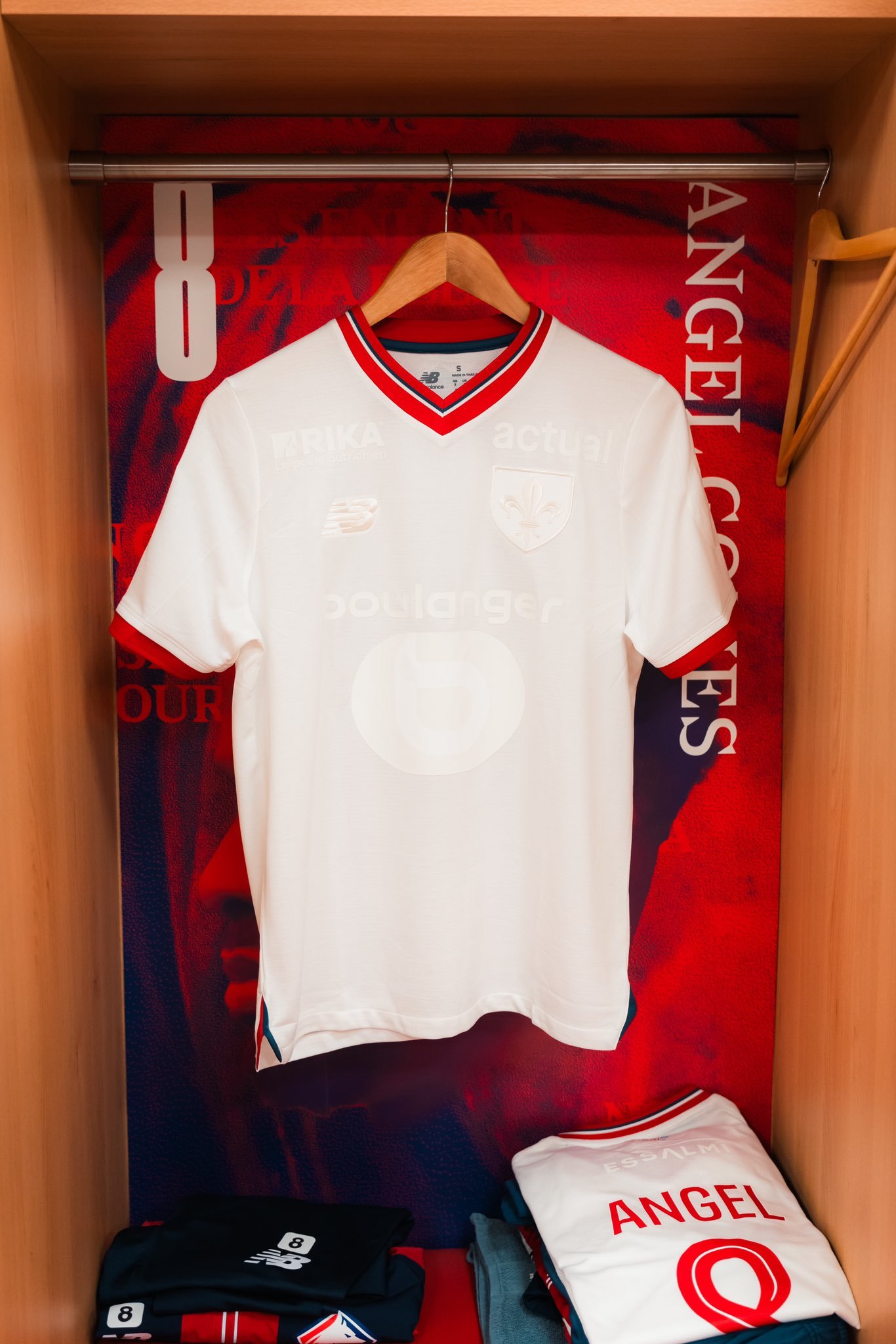 尼斯公布新赛季球衣彰显法甲球队风采 尼斯公布新赛季球衣彰显法甲球队风采