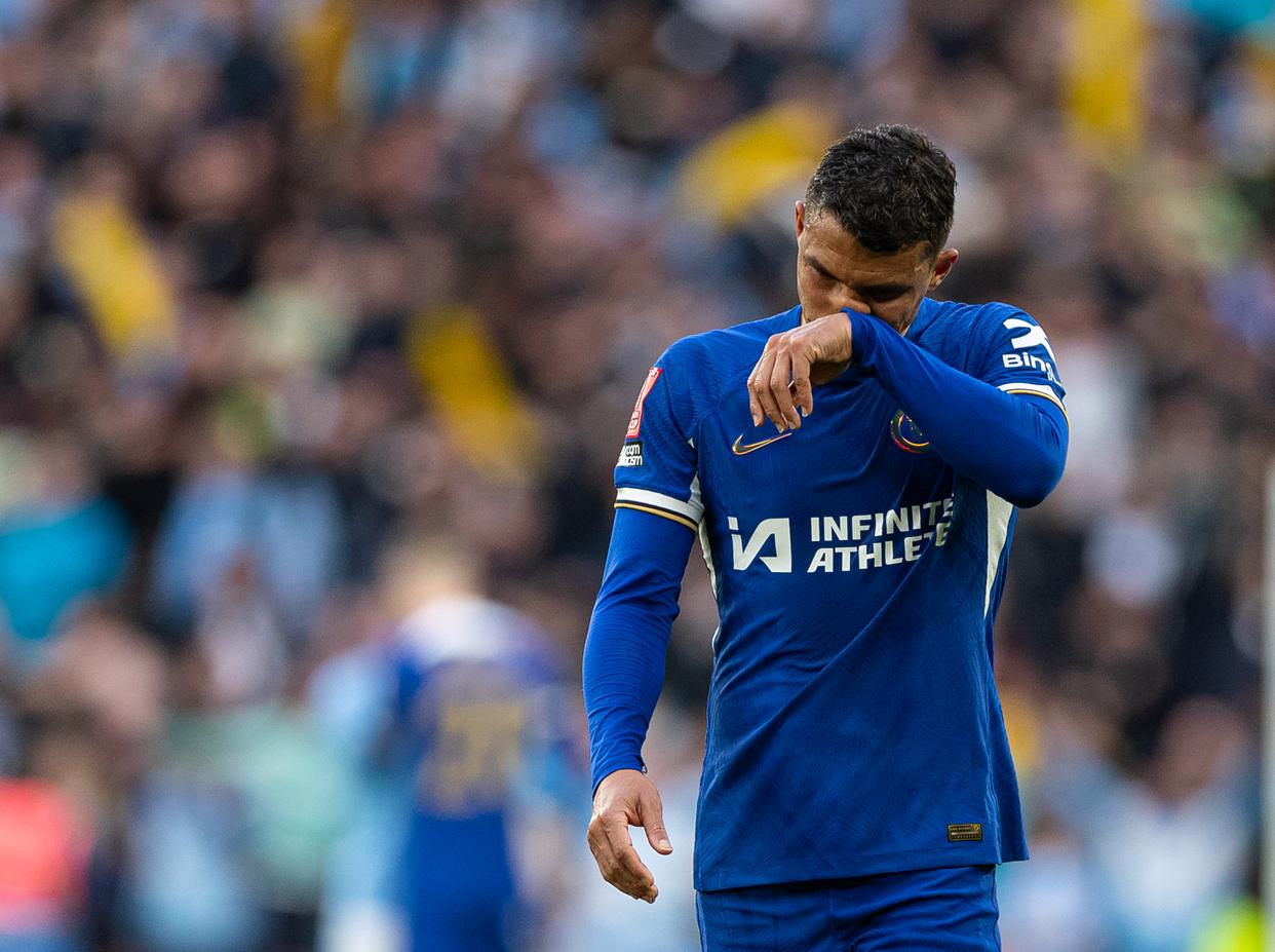 包含曼城首回合胜出，晋级前路一片光明的词条